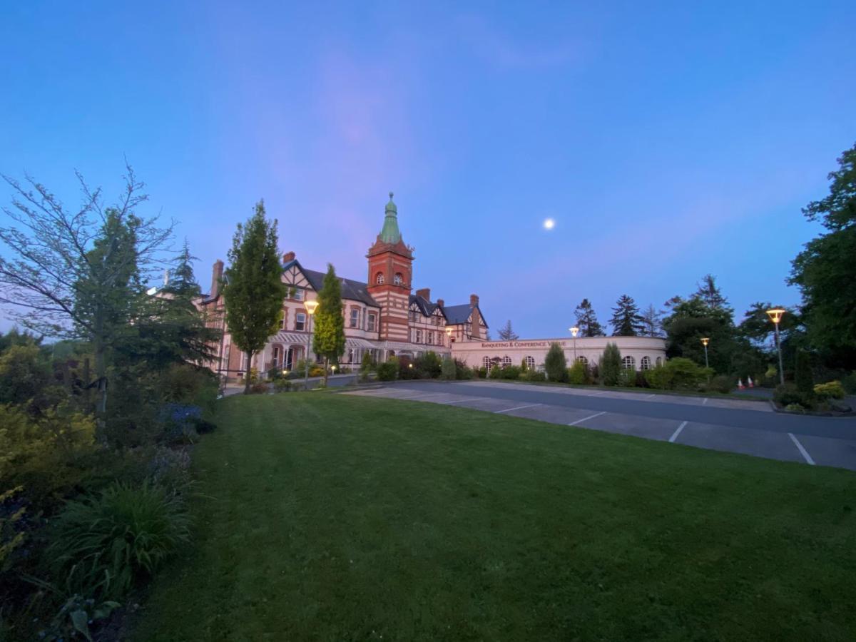 The Lucan Spa Hotel Exterior photo