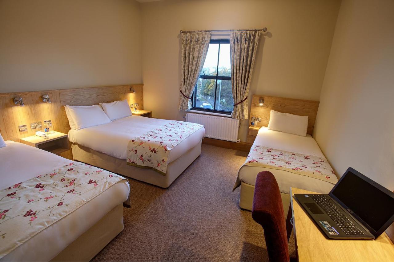 The Lucan Spa Hotel Exterior photo