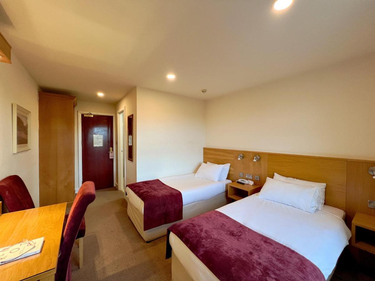 The Lucan Spa Hotel Exterior photo