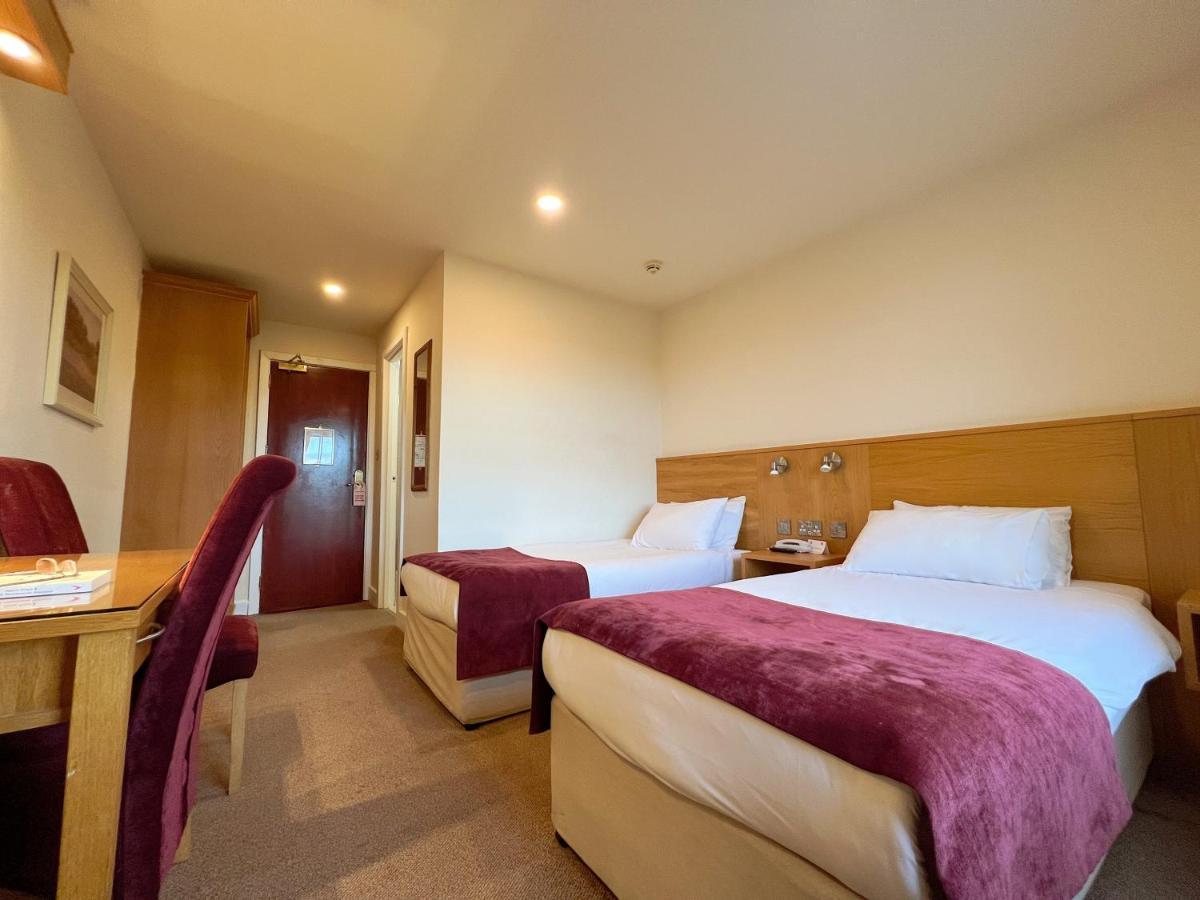 The Lucan Spa Hotel Exterior photo