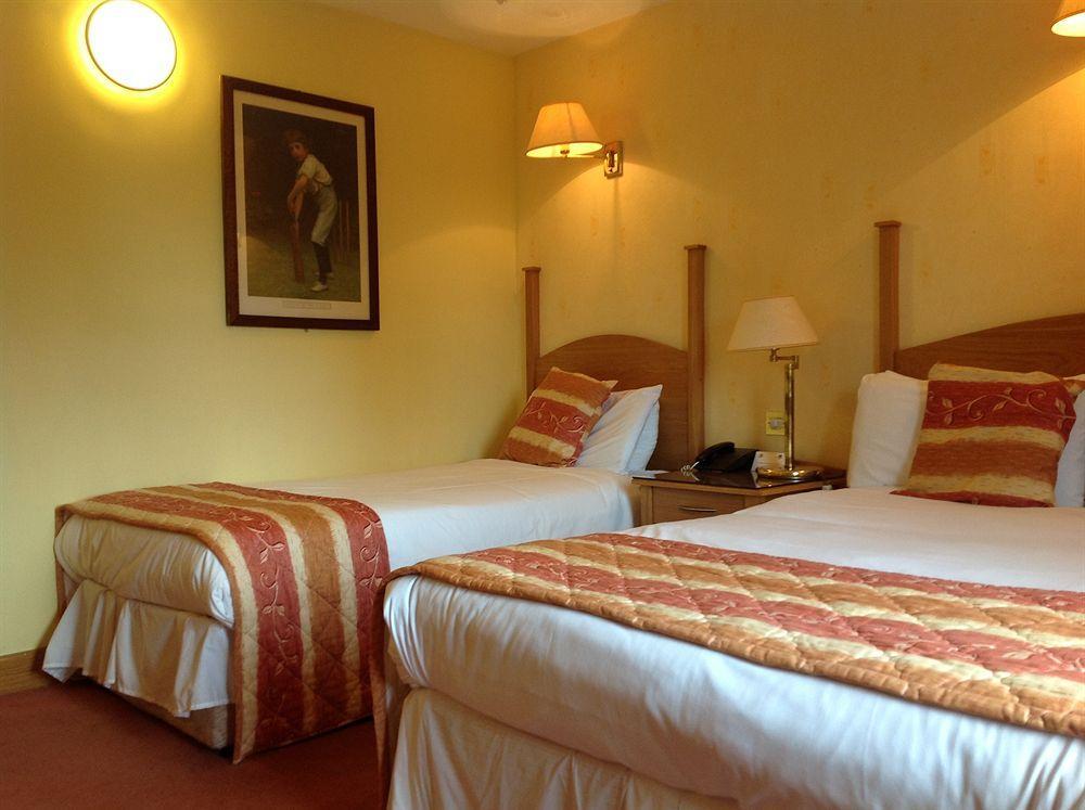 The Lucan Spa Hotel Exterior photo