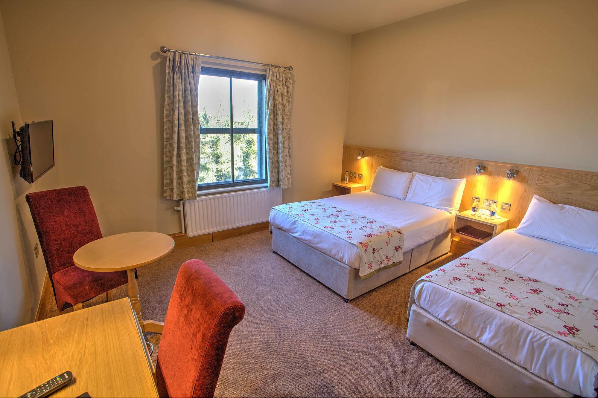 The Lucan Spa Hotel Exterior photo