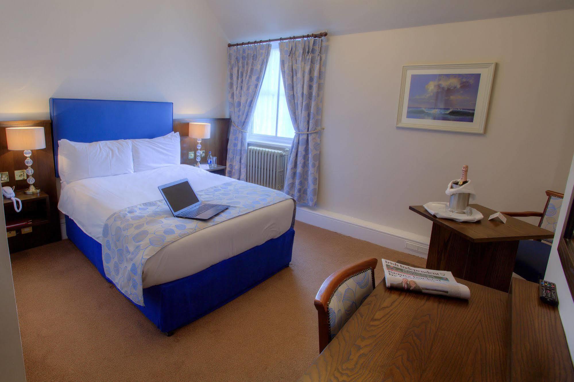 The Lucan Spa Hotel Exterior photo